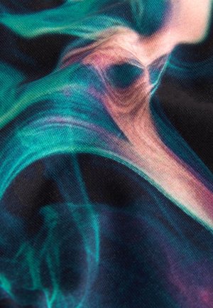 Abstracte stof met draaiende patronen in groenblauw, paars en zwart. Gladde textuur met een levendig, meerkleurig ontwerp.