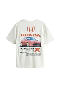 Hvid bomulds t-shirt med en farverig grafik af en rød Honda Integra Type R og tekst, der beskriver specifikationer, med korte ærmer.