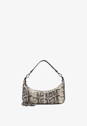 Schultertasche mit beige-schwarzem Schlangenprint-Muster, ausgestattet mit einem abnehmbaren Tragegurt und silbernen Verschlüssen auf einem weißen Hintergrund.