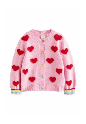 Rosa gestrickte Kinderstrickjacke mit roten flauschigen Herzen, regenbogenfarben gestreiften Bündchen und mehrfarbigen Knöpfen vorne.