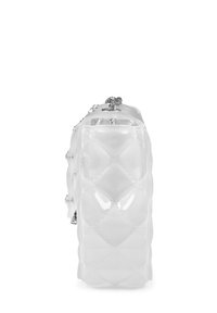 Borsa trasparente in plastica con design trapuntato, tracolla in catena argentata e forma squadrata. Texture liscia con dettagli metallici sulla chiusura.