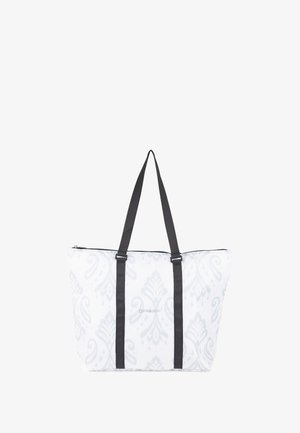 Grand sac fourre-tout en tissu blanc avec un motif gris clair, doté de poignées en sangle noire et d'une fermeture éclair en haut.