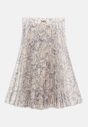 Falda midi plisada con patrón floral circular en tonos beige y gris, con detalle de broche dorado en la cintura.