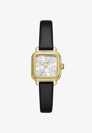 Reloj cuadrado de oro con una esfera blanca texturizada, correa de cuero negro y acentos dorados. Presenta 12 marcadores en forma de punto y el nombre de la marca.