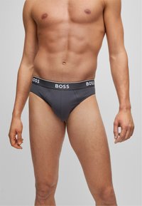 Grau Herren-Brief mit schwarzem Bund, der das weiße "BOSS"-Logo trägt. Aus glattem Stoff gefertigt und für einen figurbetonten Look konzipiert.