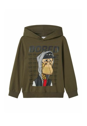 Hoodie vert olive avec un motif graphique sur le devant d'un singe cartoon portant une casquette et une capuche, avec le texte "BORED" et des accents en imprimé léopard.