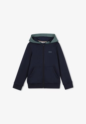 Marineblauwe capuchontrui met een groen patroon op de capuchon, zakken aan de voorkant, ritssluiting en een subtiel "BOSS"-logo op de borst.