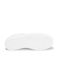 Suela de zapatilla blanca con goma texturizada, que presenta un patrón circular y surcos. El diseño es plano y redondeado en los bordes de los dedos y del talón.