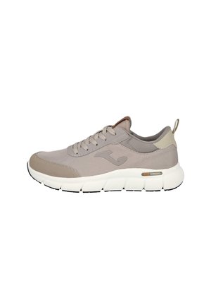 Zapatilla deportiva gris claro con cierre de cordones en la parte frontal, empeine de tela texturizada, collar acolchado, lengüeta en el talón y suela blanca gruesa antideslizante.