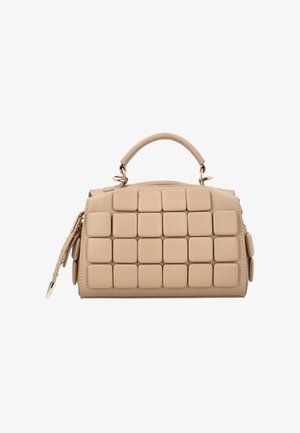 Bézs kézitáska párnázott, rácsos mintával, felső fogantyúval és állítható vállpánttal, aranyszínű fém díszítéssel.