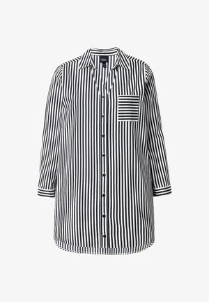 Skjorte med knapper foran, prydet med horisontale og vertikale sorte og hvide striber, en brystlomme med smalle striber og trekvartlange ærmer.