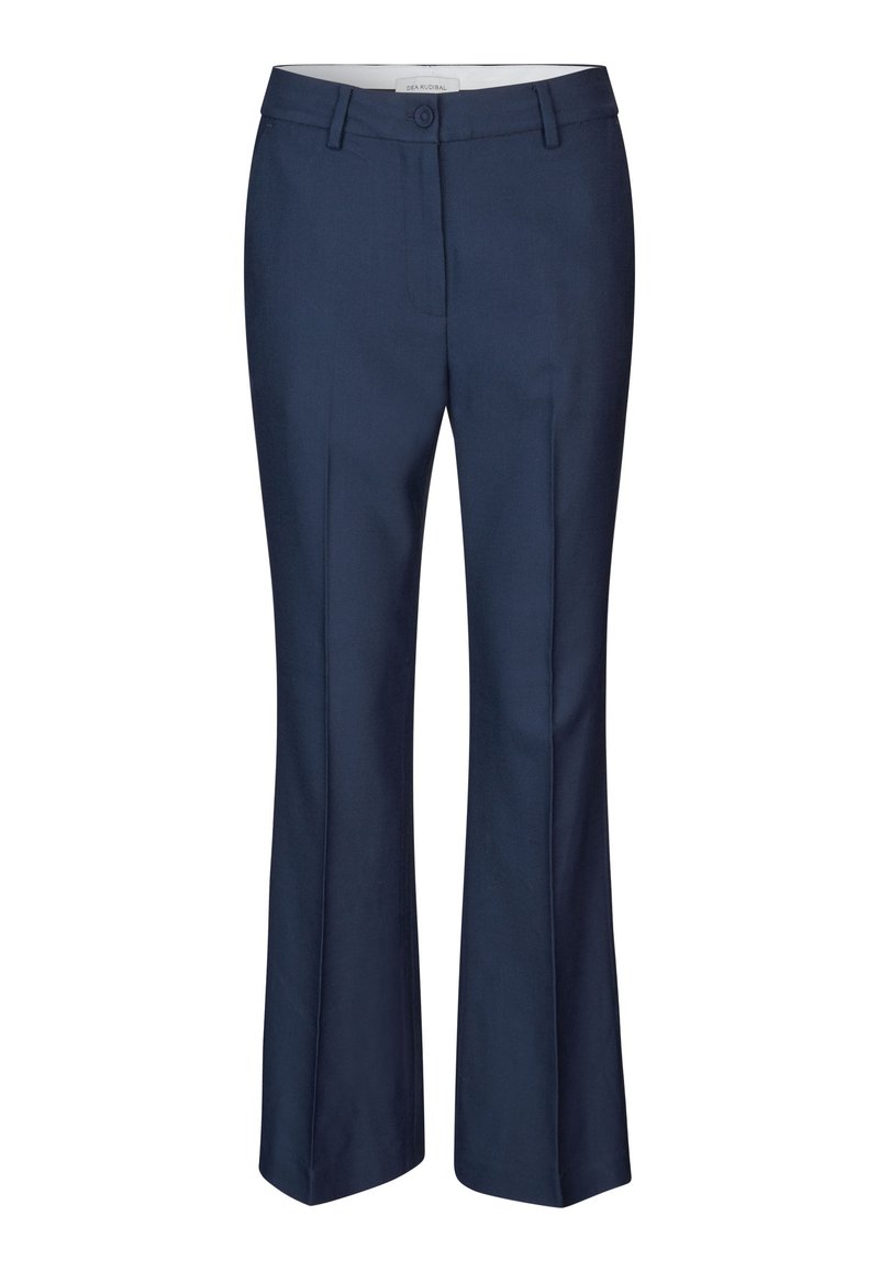 Pantalones ajustados de color azul marino con forma acampanada, frente plano y bolsillos laterales. Fabricados en un tejido suave con un acabado limpio y sin patrones visibles.