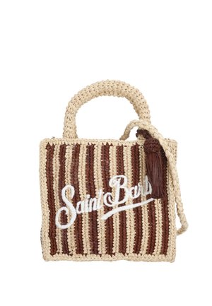 Lille vævet håndtaske med beige og brune lodrette striber, korte flettede håndtag, en kvast og hvid skrift "Saint Barth" på fronten.
