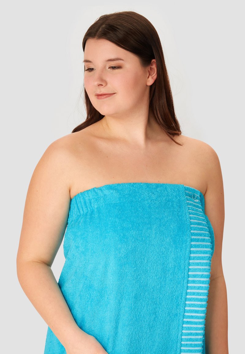 Türkiser Handtuch-Wrapper aus weichem Frottierstoff, mit einem schlichten gestreiften Akzent und sicherem Verschluss an der Oberseite.