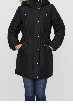 Parka noire avec une taille cintrée, une capuche détachable et une garniture en fausse fourrure. Comprend des boutons-pression, deux poches zippées et une texture lisse.
