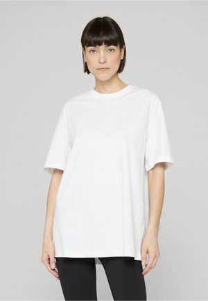 Urban Classics, OVERSIZED LONG BOYFRIEND COTTON T-SHIRT - T-shirt basique - white