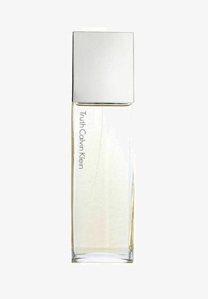 Läpinäkyvä lasinen parfyyme-pullo, jossa on suorakulmainen muoto, hopeinen neliömäinen korkki ja "Truth Calvin Klein" -etiketti minimalistisella fontilla.