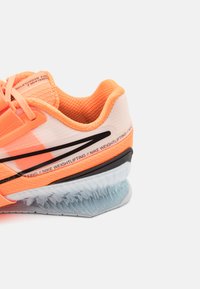 Nike Performance ROMALEOS 4 - Edzőcipő - orange/black