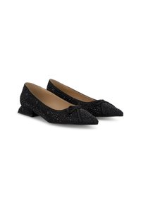 Schwarze Ballerinas mit spitzem Zeh, verziert mit juwelartigen Applikationen, ausgestattet mit einer kleinen Schleife und einem niedrigen Blockabsatz. Glattes Innenfutter.