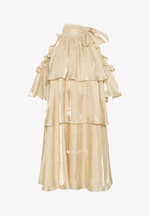 Šviesiai ruda sluoksniuota suknelė su blizgiu paviršiumi, turinti volaninius rankovės ir kaklo raištį, pagaminta iš lengvos medžiagos.