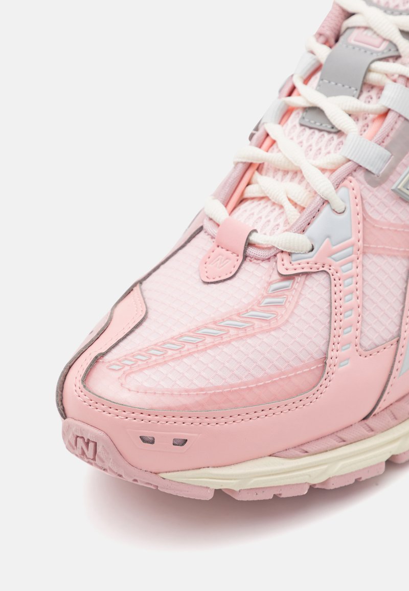 New Balance M1906 UNISEX - Sneaker low - pink - Zalando.de 