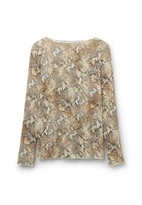 Langarmtop met een beige en bruine slangenprint, ronde halslijn, plat weergegeven op een witte achtergrond.