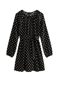 Vestido negro con mangas largas, escote fruncido, cinturón de lazo y un patrón de pequeños diamantes blancos. La tela texturizada realza el interés visual.