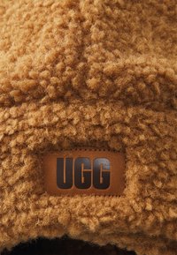UGG TRAPPER UNISEX - Bonnet - chestnut