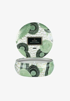 Voluspa VOLUSPA 3-WICK DECORATIVE TIN CANDLE WHITE CYPRESS 340G - Duftlys - white