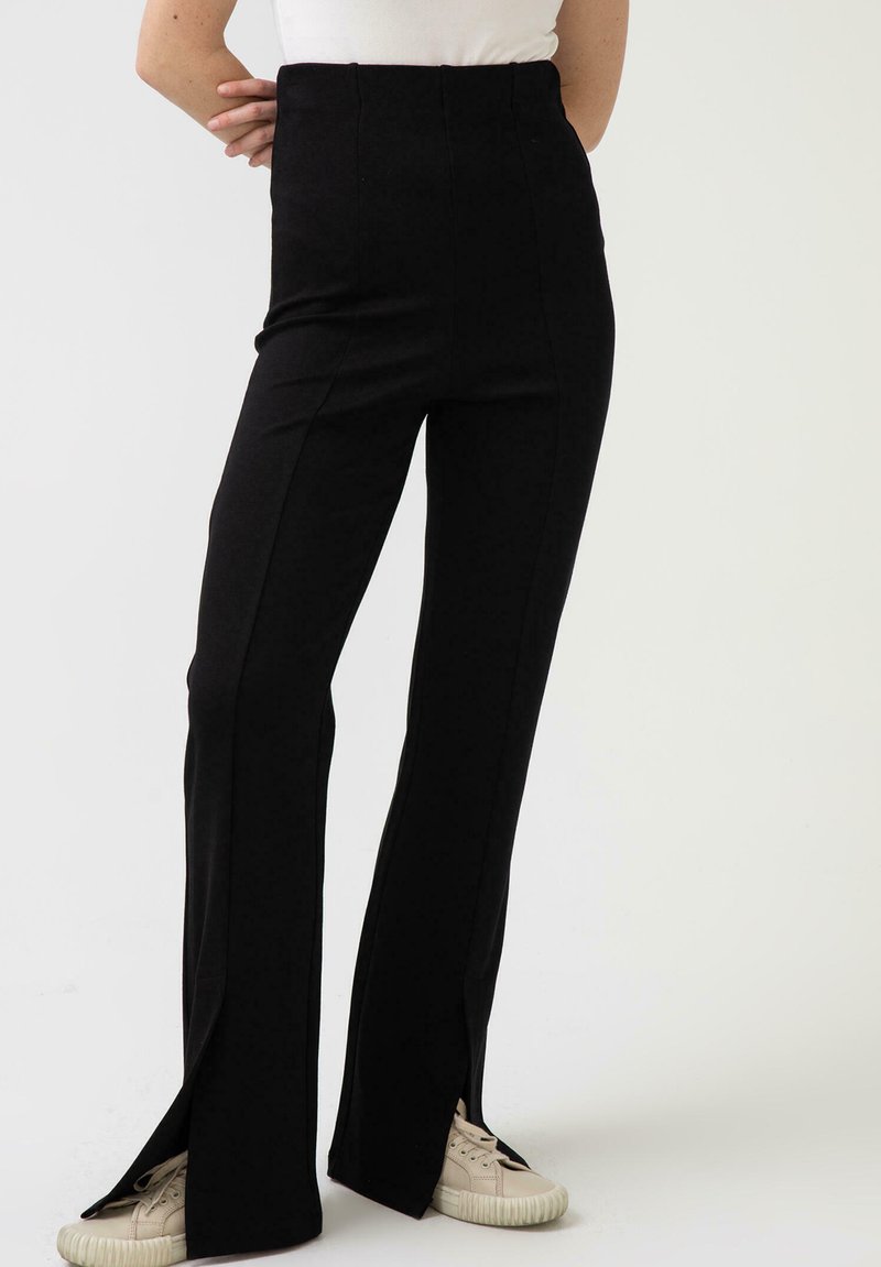 Touché Privé SLIT DETAILED - Hlače - black
