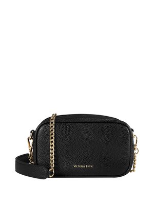 Sort tekstureret læder crossbody-taske med guldkæde-rem og "Victoria Hyde" logo foran.