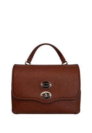 Borsa a mano in pelle marrone strutturata con manico superiore e due chiusure metalliche a vite color argento sulla patta frontale.