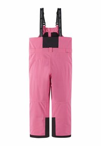 Rosa wasserdichte Latzhose mit schwarzen Akzenten, verstellbaren Schulterriemen und einem vorderen Verschluss. Glatte Textur, Ganzkörperdesign zum Wetterschutz.