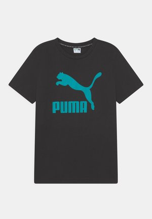 CLASSICS TEE - Camiseta estampada - puma black/deep aqua