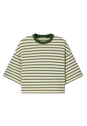 Crème cropped T-shirt met brede mouwen, donkergroene horizontale strepen en een donkergroene geribbelde ronde hals.