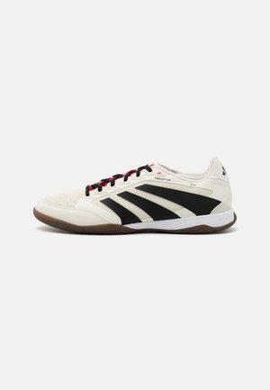 PREDATOR PRO INDOOR - Indoor-Fußballschuhe - off white/core black/pure ruby