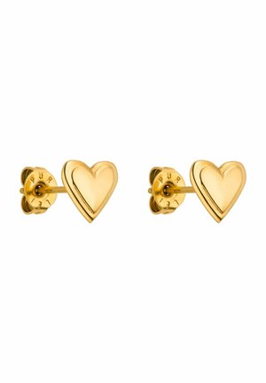 Paire de petites boucles d’oreilles clous en forme de cœur en or avec fermoirs à poussoir sur fond blanc.