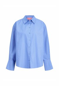 Camisa azul de botones con un patrón de cuadros, mangas largas y cuello clásico. Confeccionada en una tela ligera y con un corte relajado.