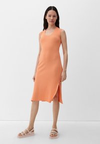 s.Oliver MIT STRUKTUR - Strickkleid - mango