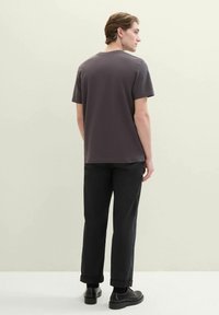 TOM TAILOR MIT STRUKTUR - Camiseta básica - tarmac grey