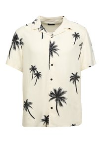Camisa de manga corta con cuello en tejido crema, que presenta un patrón de palmeras negras y botones negros en la parte delantera, textura suave.