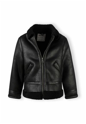 Blouson noir en similicuir avec fermeture éclair frontale, col rabattu, poches latérales et doublure en peau lainée noire au col et à l'ourlet.