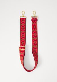 Rød vævet strop med et gentagende mønster i guld. Har guldfarvede metalclips i hver ende og et justerbart spænde til længde.