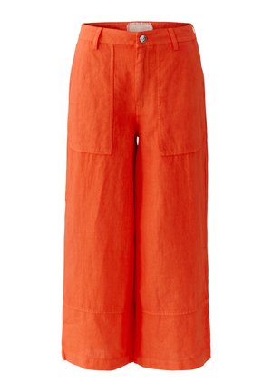 Feloranje, wijde cropped broek met steekzakken aan de voorkant, riemlussen en knoopsluiting op een witte achtergrond.