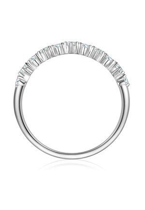 Bague en argent avec un bandeau incurvé orné de petites pierres claires étincelantes disposées de manière irrégulière le long du bord supérieur. Texture lisse.