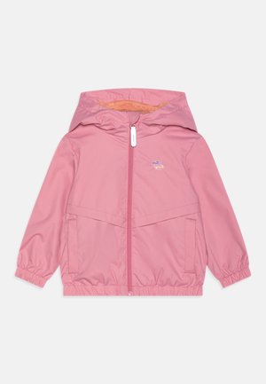 Veste légère rose avec capuche, poignets élastiques, fermeture éclair avant et doublure en mesh. Comprend deux poches avant et un accent logo.