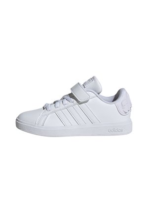 Valkoiset sneakerit, joissa on synteettisestä nahasta valmistettu päällinen, kolme sivun raitaa, vaaleanharmaat nauhat, tarranauha, pehmustettu kaulus ja kumipohja.
