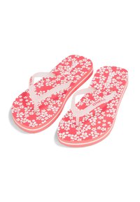 Rosa flip-flop med ett blommönster med vita blommor, genomskinliga remmar och en texturerad sula. Sålen har en kontrasterande vit kant.