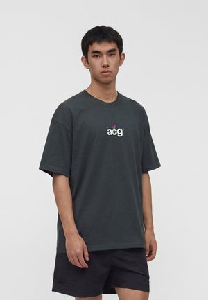 Nike ACG CAMP MEADOWS ciemnozielony melanż