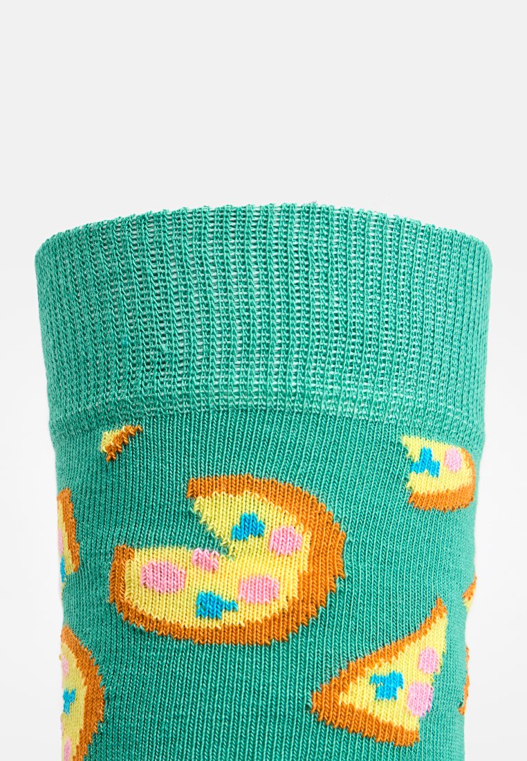Zielona bawełniana skarpetka z wzorem w plasterki pizzy w odcieniach pomarańczowego, żółtego, różowego i niebieskiego. Żebrowana faktura na górze dla większego komfortu.